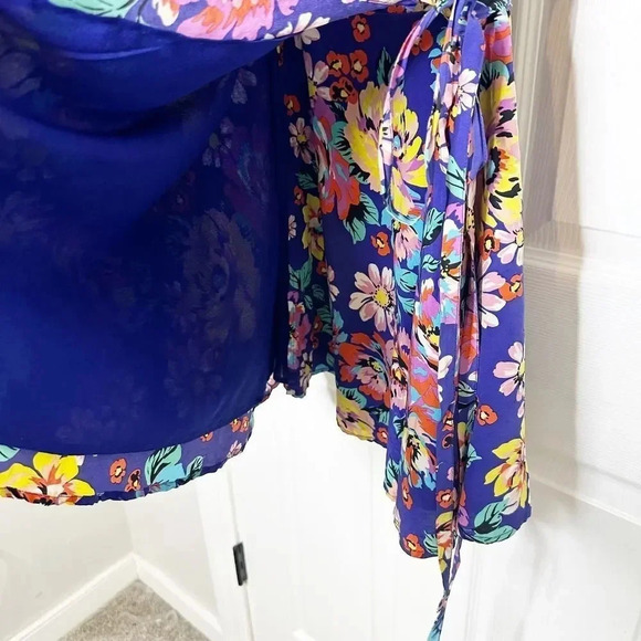 YUMI KIM 100% Silk Blue Floral Wrap Mini Dress - Picture 7 of 8